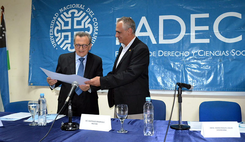 ENTREGA DEL TÍTULO DE DOCTOR HONORIS CAUSA AL PROFESOR DE GIORGI