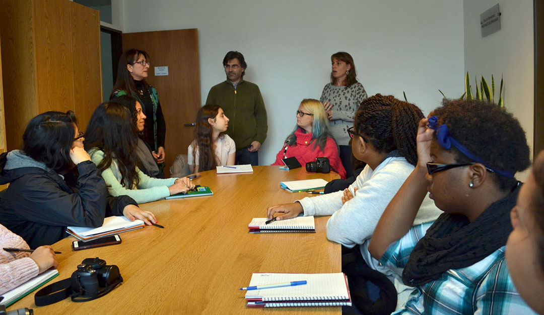 ESTUDIANTES Y PROFESORES DE UNA UNIVERSIDAD DE CHICAGO VISITARON LA FADECS