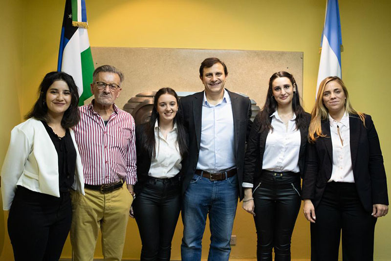 DEBATE DE CANDIDATOS CON EXITOSA PARTICIPACIÓN DE NUESTRAS ESTUDIANTES